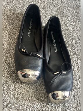 Alexander McQueen Black Leather Ballet Flats with Silver Cap Toe